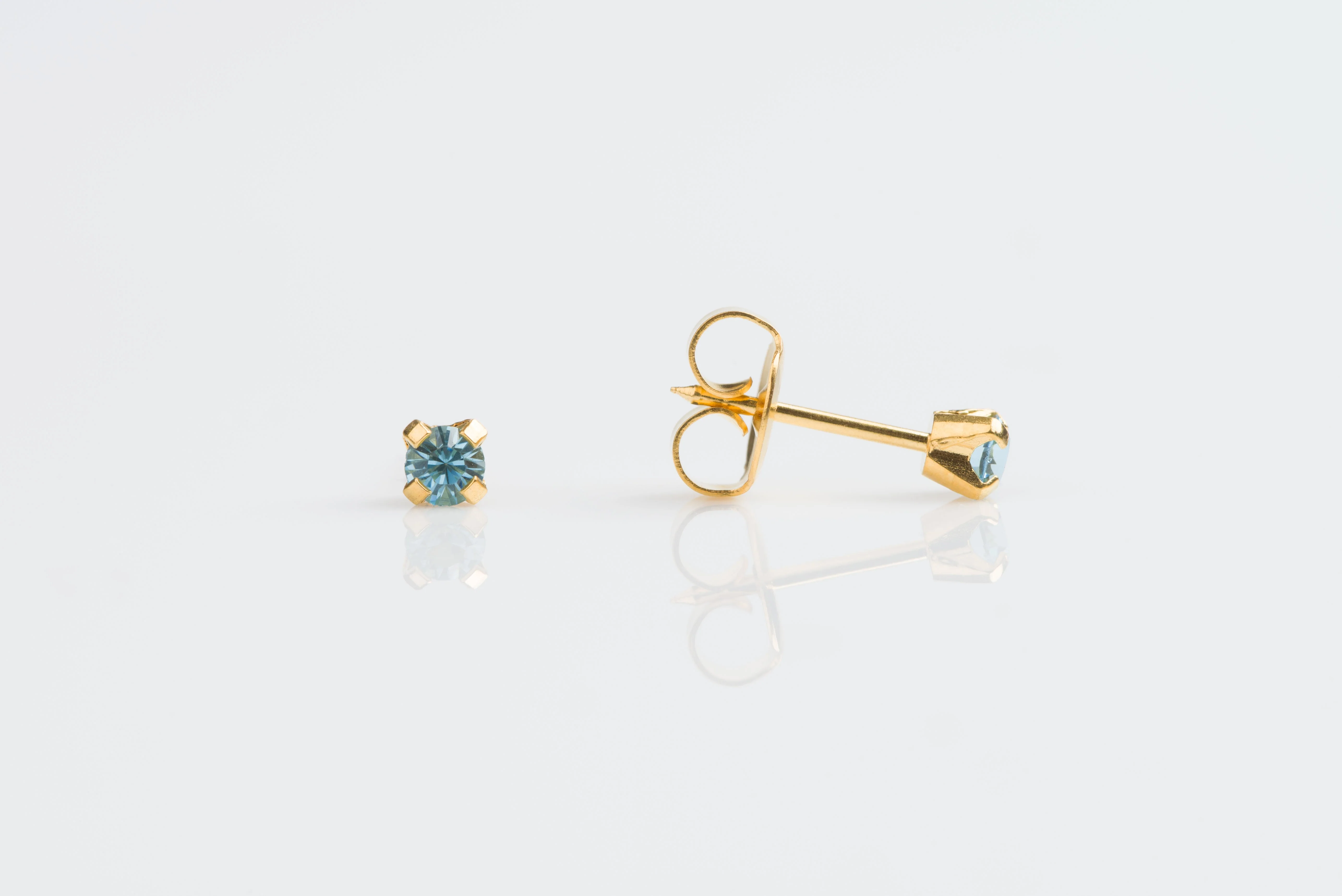 System 75 Prong Set Birthstone Piercing Studs - 3mm - March Aquamarine Crystal - Gold Plated