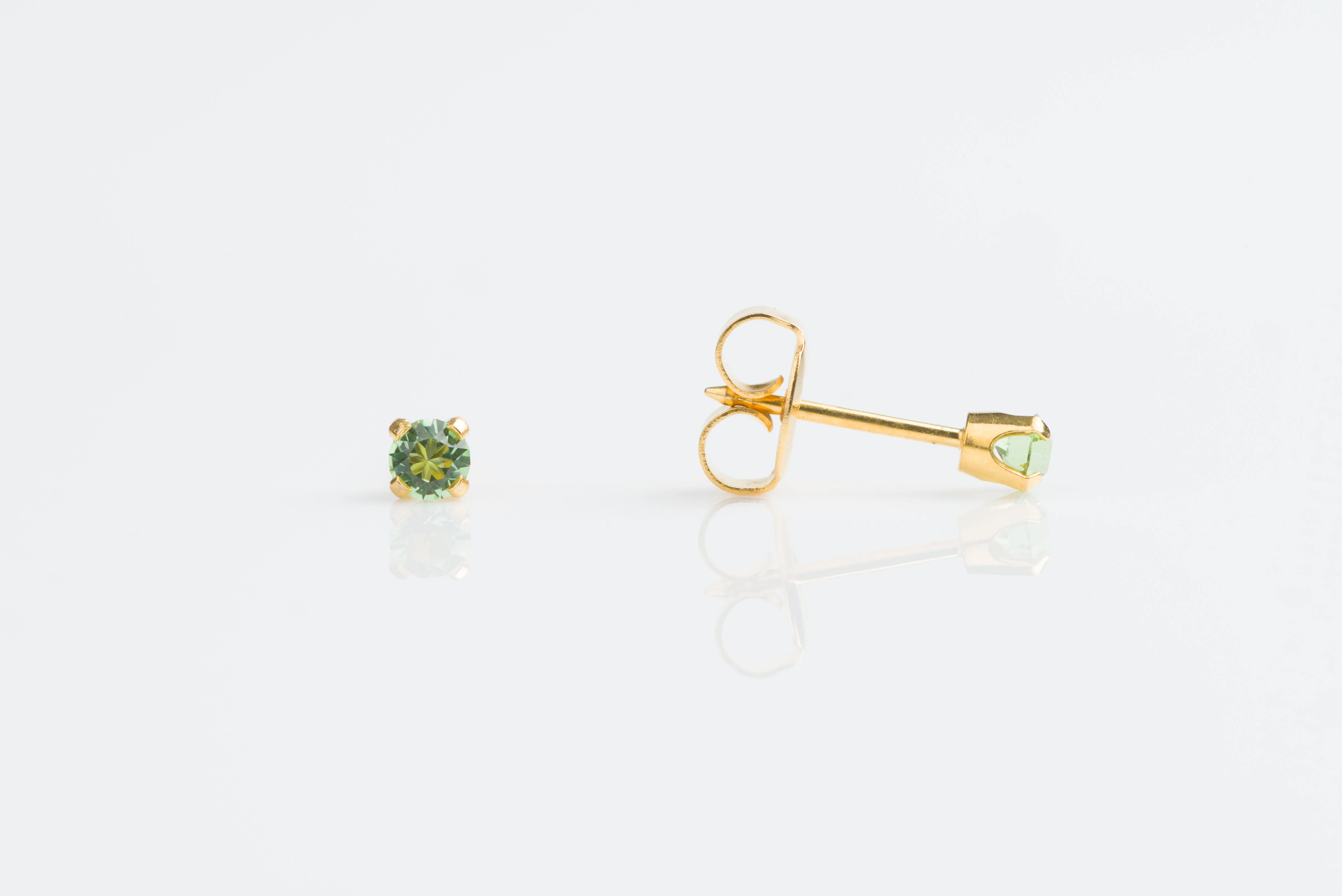 System 75 Prong Set Birthstone Piercing Studs - 3mm - August Peridot Crystal - Gold Plated
